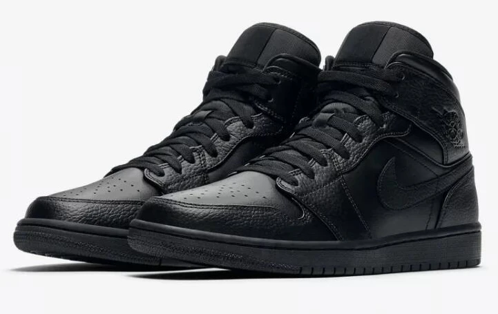 Air Jordan 1 Mid TripleBlack