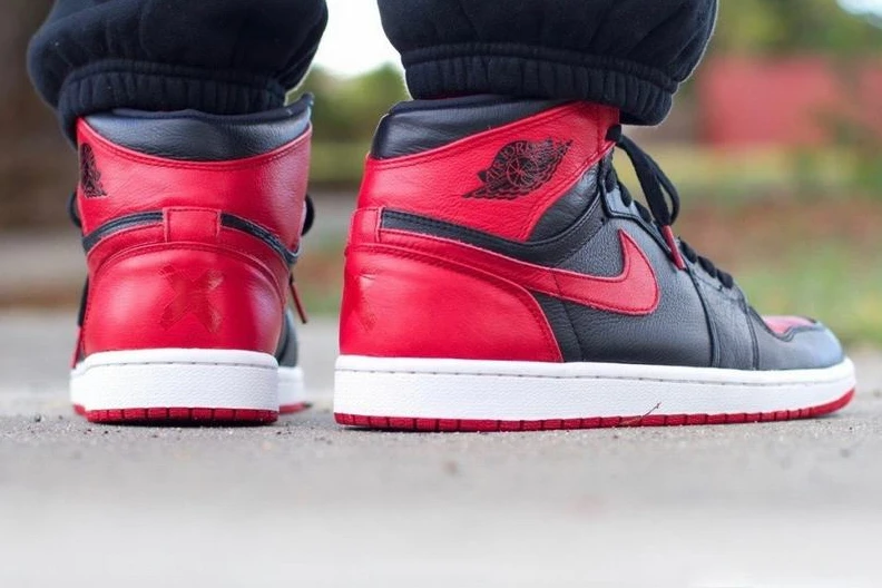 Air Jordan 1 Retro Banned-1