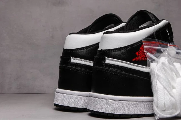 Air Jordan 1 Retro Black Red-1