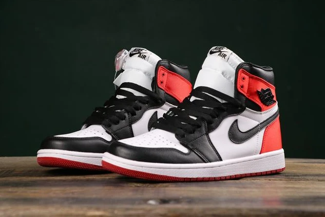 Air Jordan 1 Satin WMNS Black Toe-1