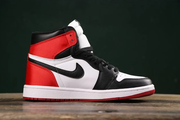 Air Jordan 1 Satin WMNS Black Toe-1