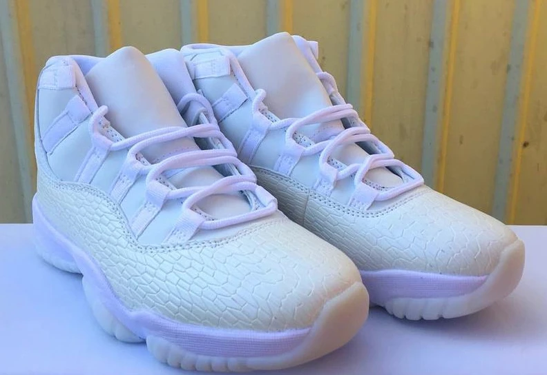 Air Jordan 11 All White-01