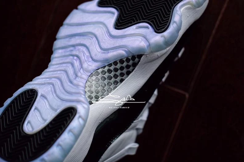 Air Jordan 11 Low Easter-01