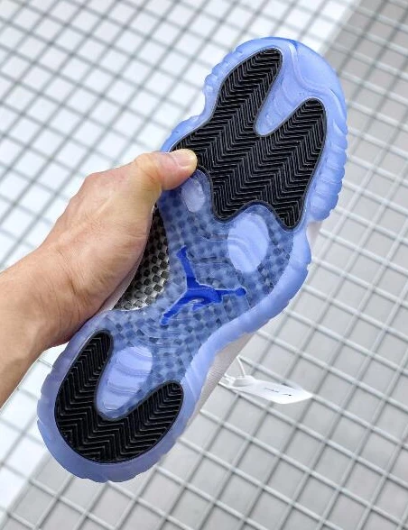Air Jordan 11 Low WMNS Concord-1