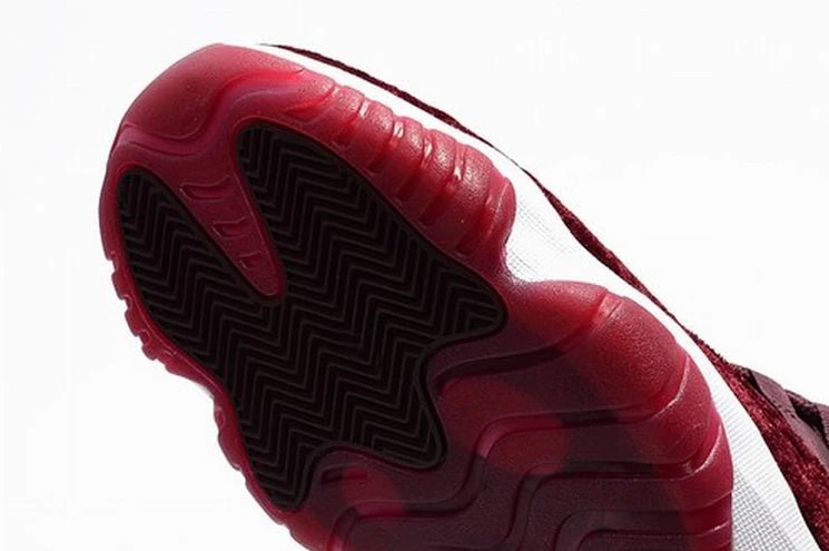 Air Jordan 11 Retro Heiress-Actual Pic