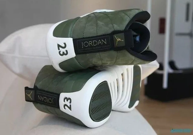 Air Jordan 12 Graduation Pack-01
