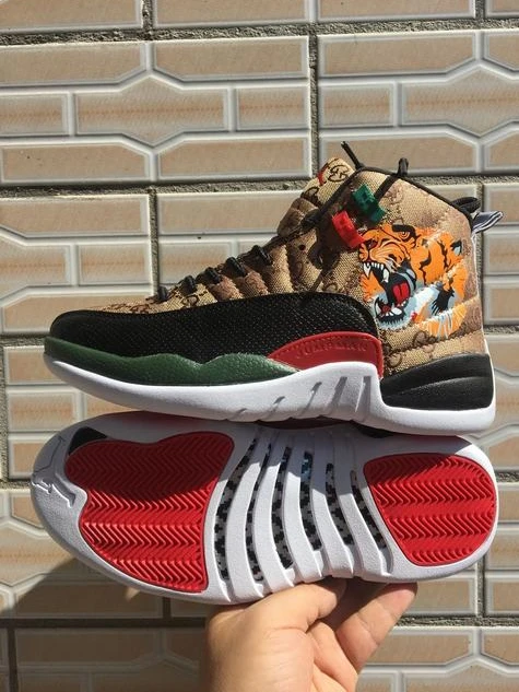 Air Jordan 12 Retro Black red green Tiger-1