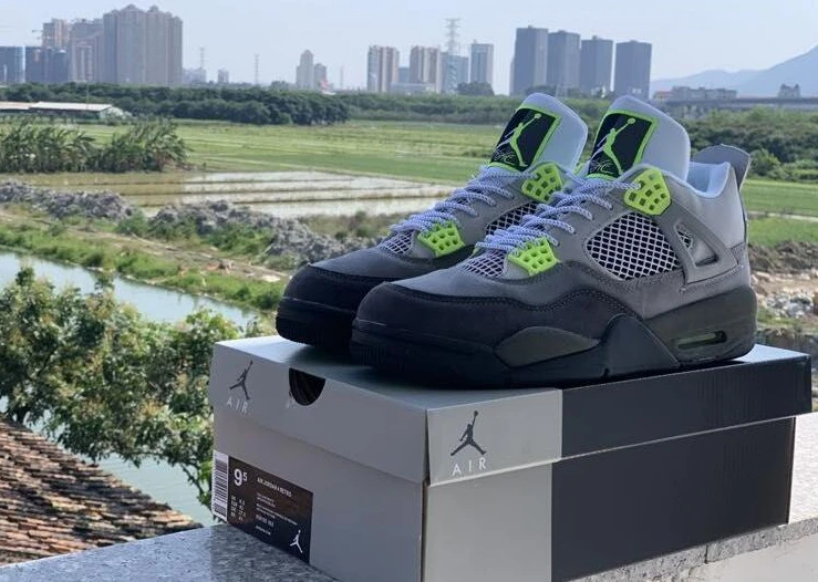 Air Jordan 4 Retro Neon-1