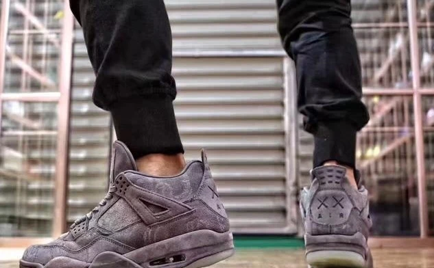 Air Jordan 4 Retro X KAWS-1