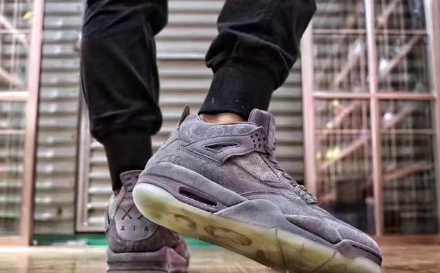 Air Jordan 4 Retro X KAWS-1