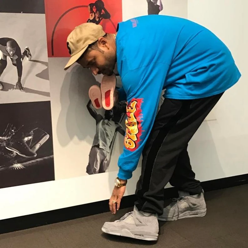 Air Jordan 4 Retro X KAWS-1