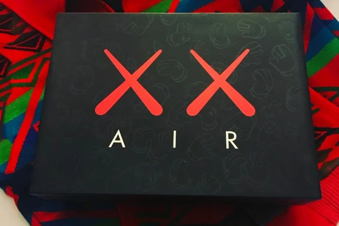 Air Jordan 4 Retro X KAWS-1