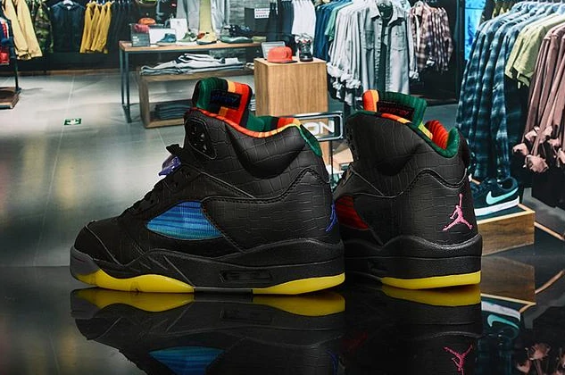 Air Jordan 5 Retro Black Yellow-1