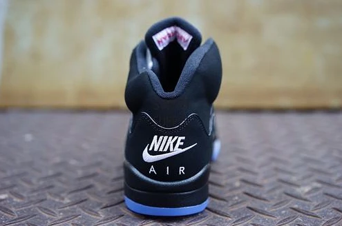 Air Jordan 5 Retro OG “Black Metallic”