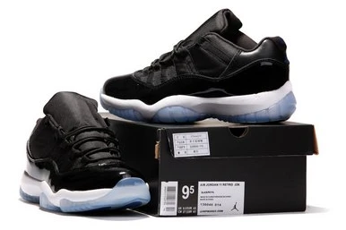 Air Jordan Retro 11 (XI) Low Black White