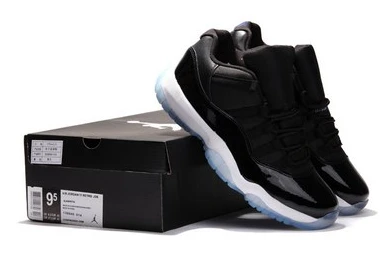 Air Jordan Retro 11 (XI) Low Black White