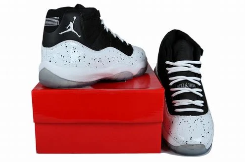 Air Jordan XI (11) Retro Black White