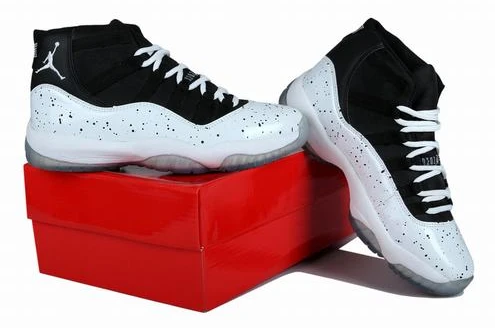 Air Jordan XI (11) Retro Black White