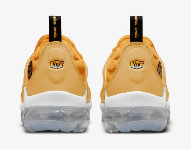 Air VaporMax Plus Go The Extra Smile