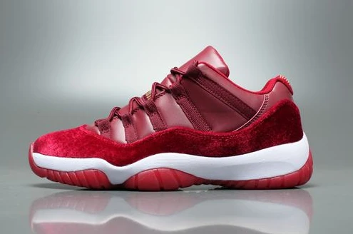 Air jordan velvet low “NIGHT MAROON”