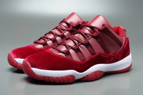 Air jordan velvet low “NIGHT MAROON”