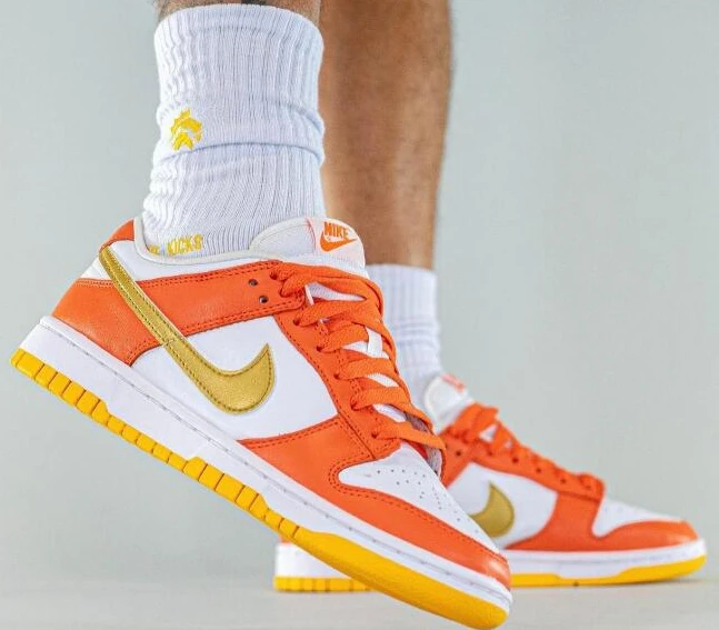 Dunk Low WMNS University Gold