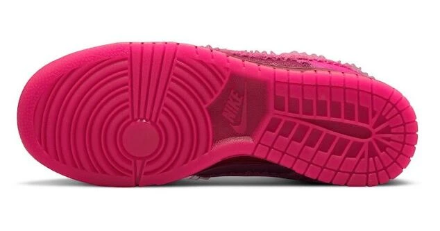 Dunk Low WMNS Valentine’s Day