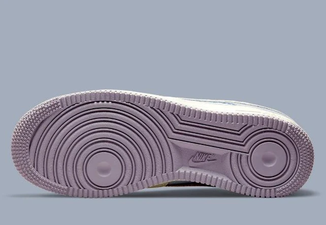 Nike Air Force 1 07 LX