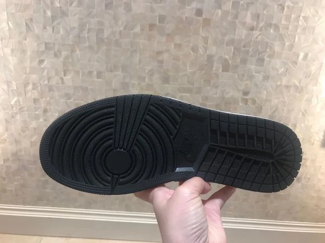 Nike Air Jordan 1 Black Yellow-01