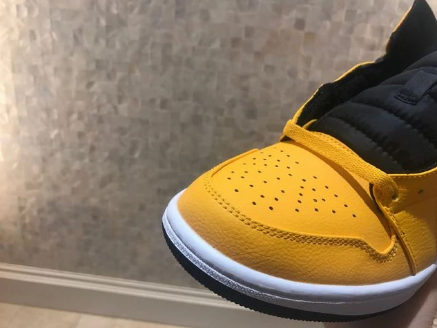 Nike Air Jordan 1 Black Yellow-01