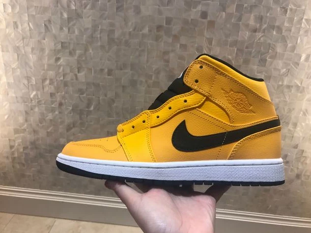 Nike Air Jordan 1 Black Yellow-01