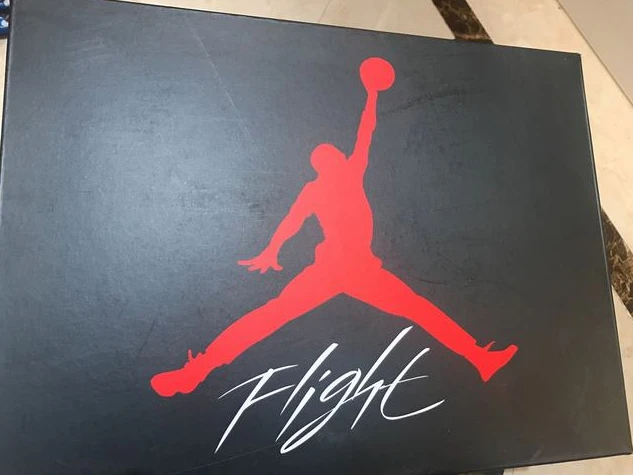 Nike Air Jordan 4 Bred-01