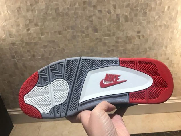 Nike Air Jordan 4 Bred-01