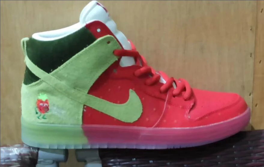 Nike Dunk High Strawberry
