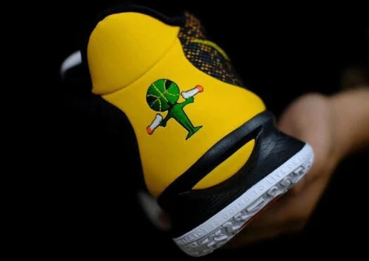 Nike Kyrie 7 Raygun-1