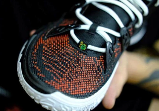Nike Kyrie 7 Raygun-1