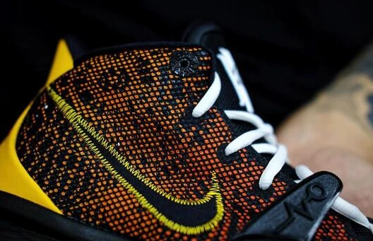 Nike Kyrie 7 Raygun-1