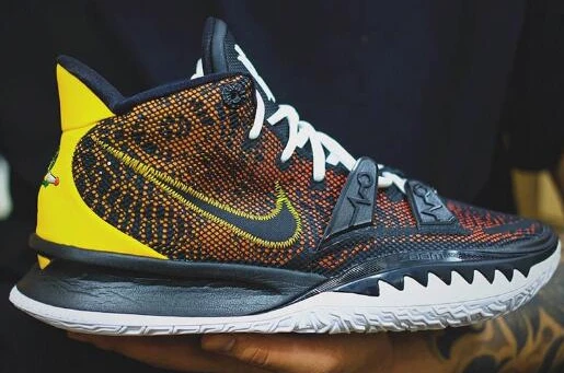 Nike Kyrie 7 Raygun-1
