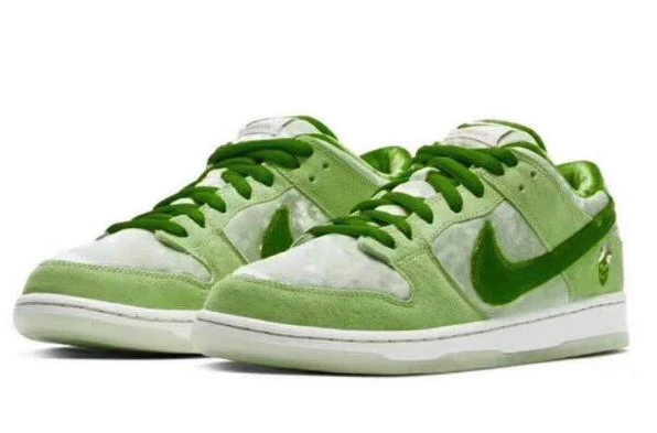 Nike SB Dunk Low x Strange Love Green