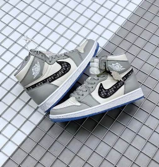 Nike x Air Jordan 1 High OG Light Bone