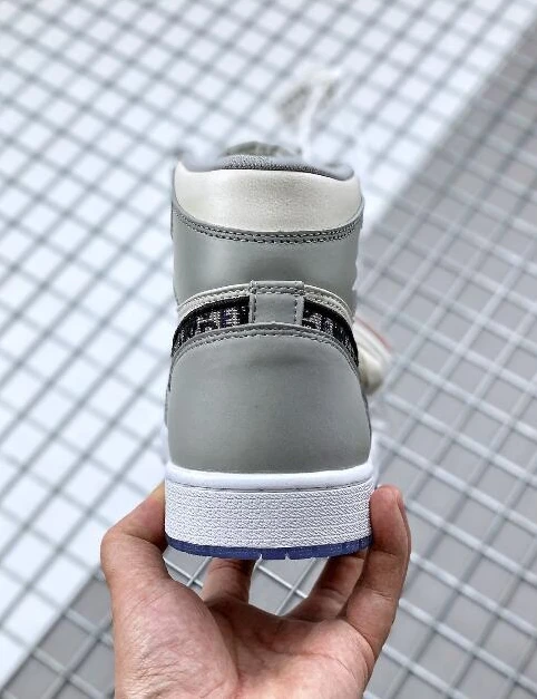 Nike x Air Jordan 1 High OG Light Bone
