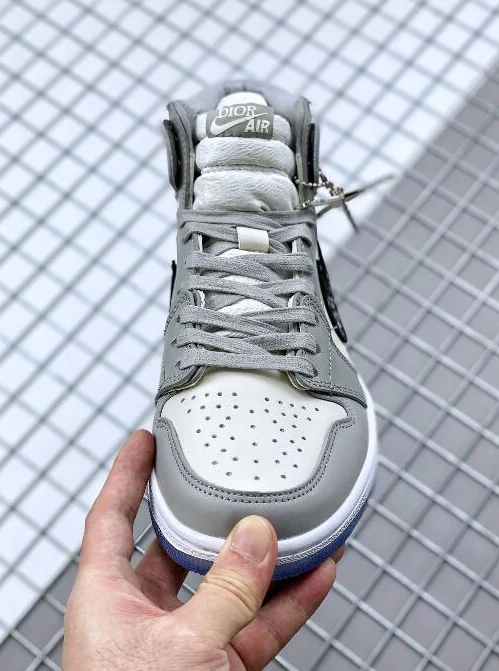 Nike x Air Jordan 1 High OG Light Bone