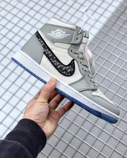 Nike x Air Jordan 1 High OG Light Bone