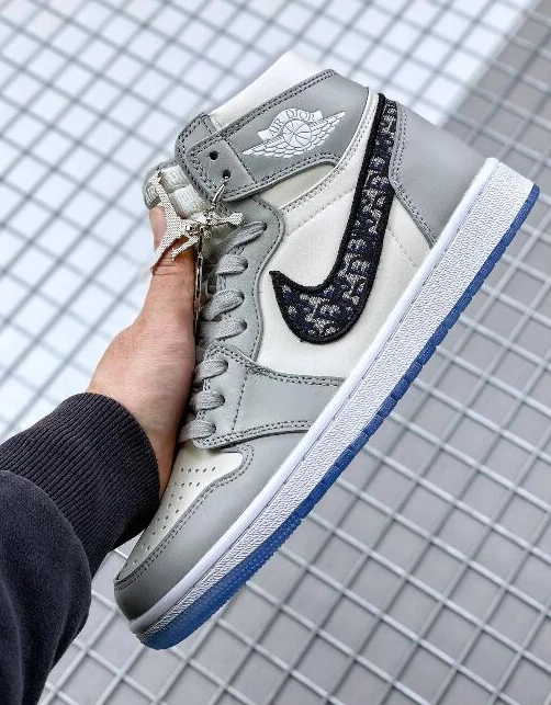 Nike x Air Jordan 1 High OG Light Bone