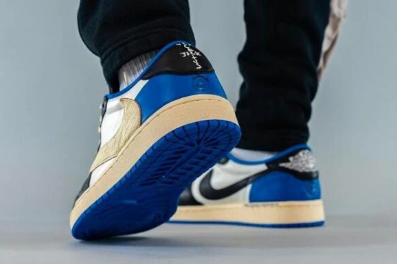 Travis Scott x fragment x Air Jordan 1 Low