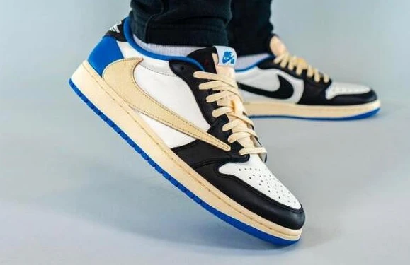 Travis Scott x fragment x Air Jordan 1 Low