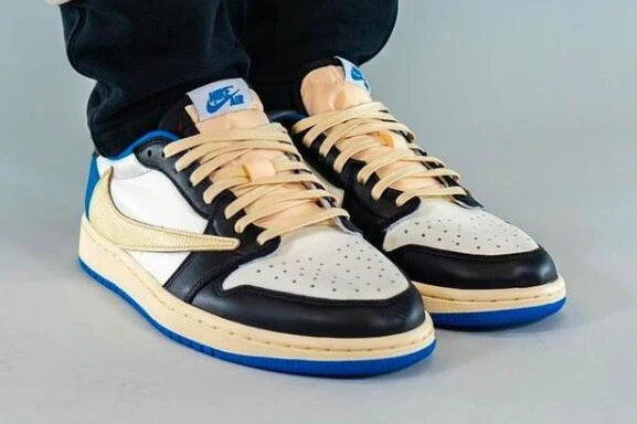 Travis Scott x fragment x Air Jordan 1 Low