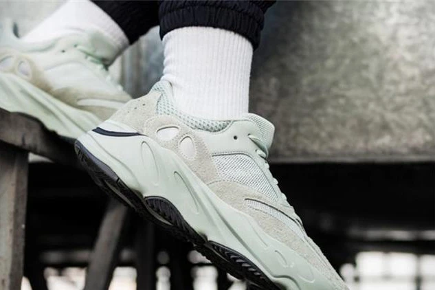 Replica Shoes，Reps shoes YEEZY BOOST 700 SALT