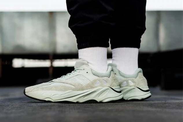 Replica Shoes，Reps shoes YEEZY BOOST 700 SALT