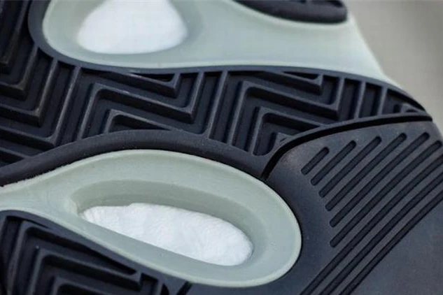 Replica Shoes，Reps shoes YEEZY BOOST 700 SALT